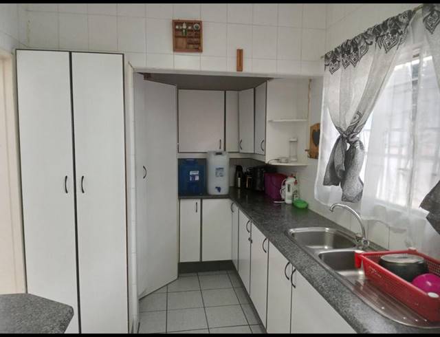 3 BEDROOM HOUSE FOR SALE IN CROYDON